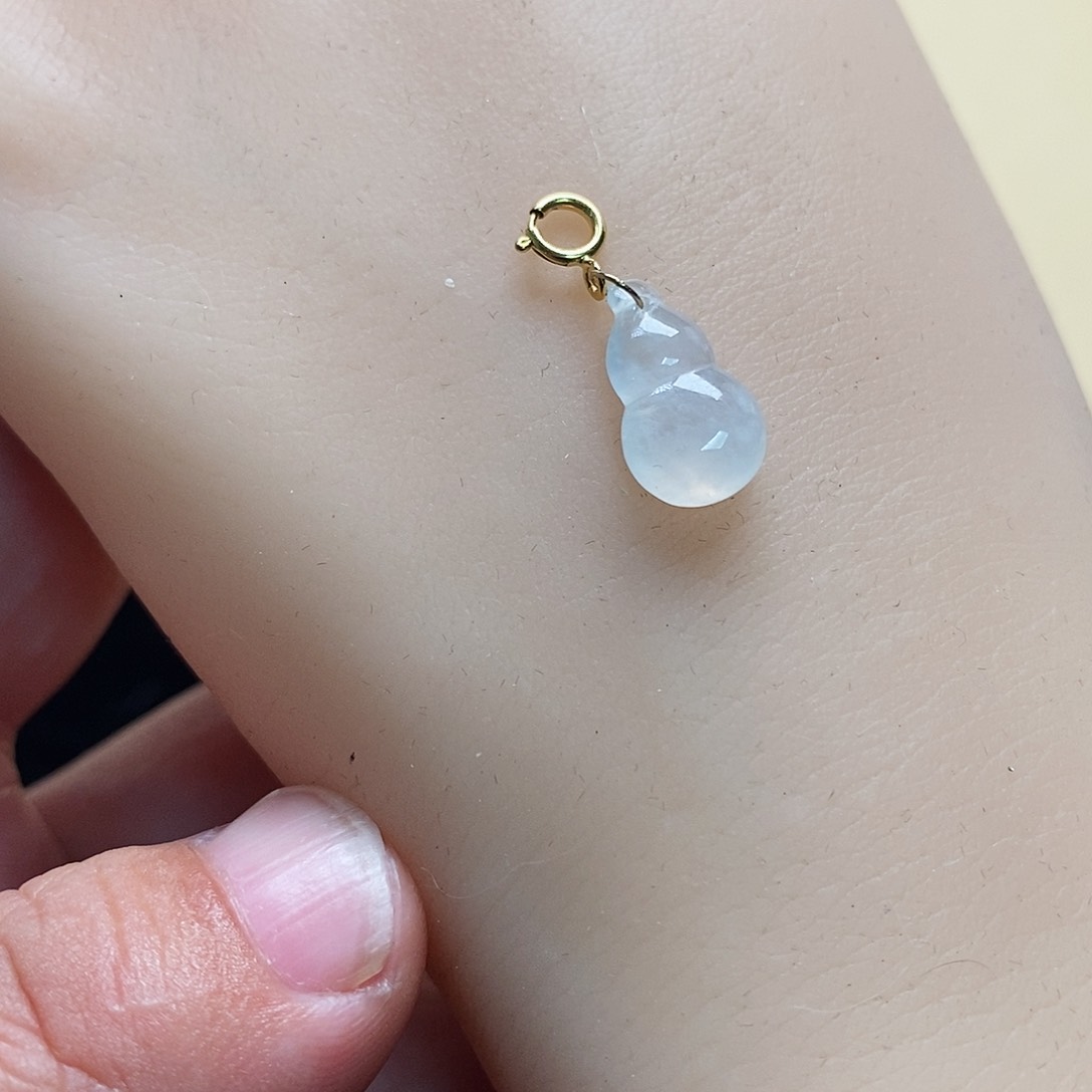 翡翠颈饰18K金镶嵌来****面葫芦