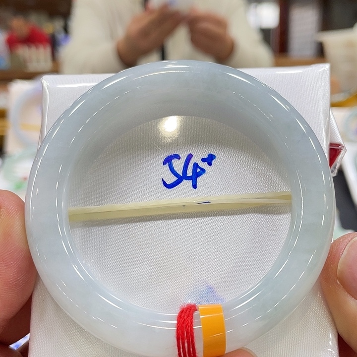 翡翠手镯未镶嵌翡翠