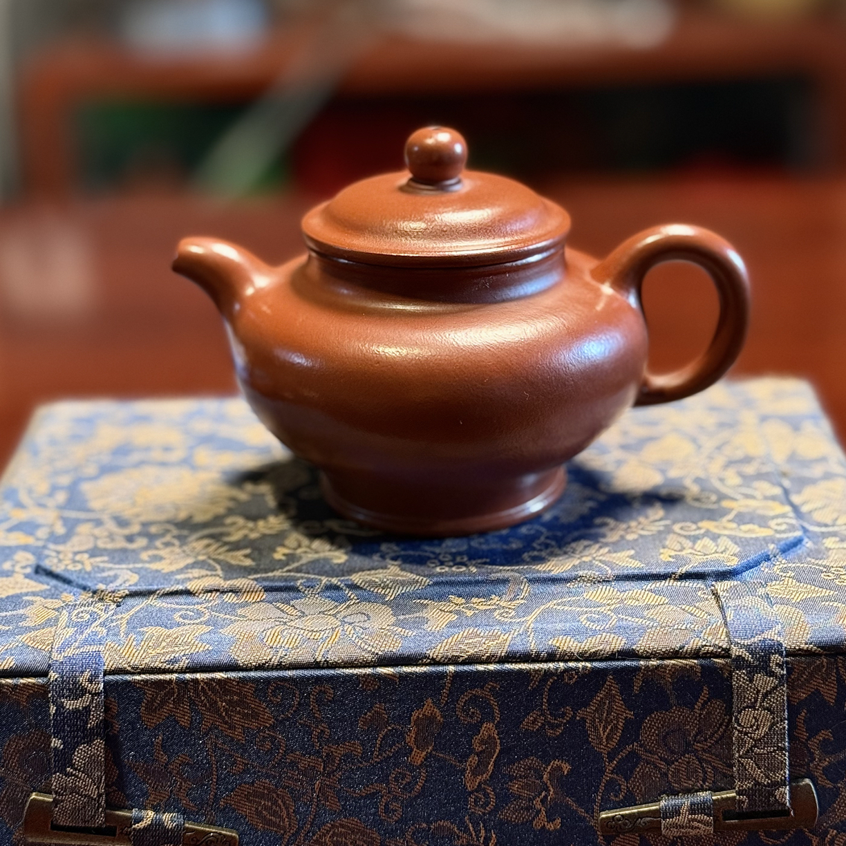 经典器型大亨掇只，选用小煤窑朱泥手工磨具制作成型。180cc左右