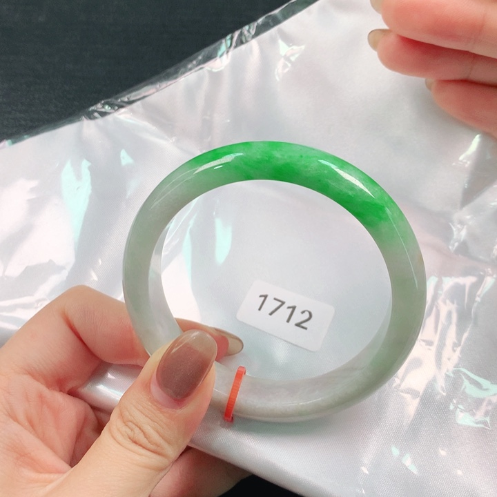 翡翠未镶嵌手镯天然翡翠手镯04