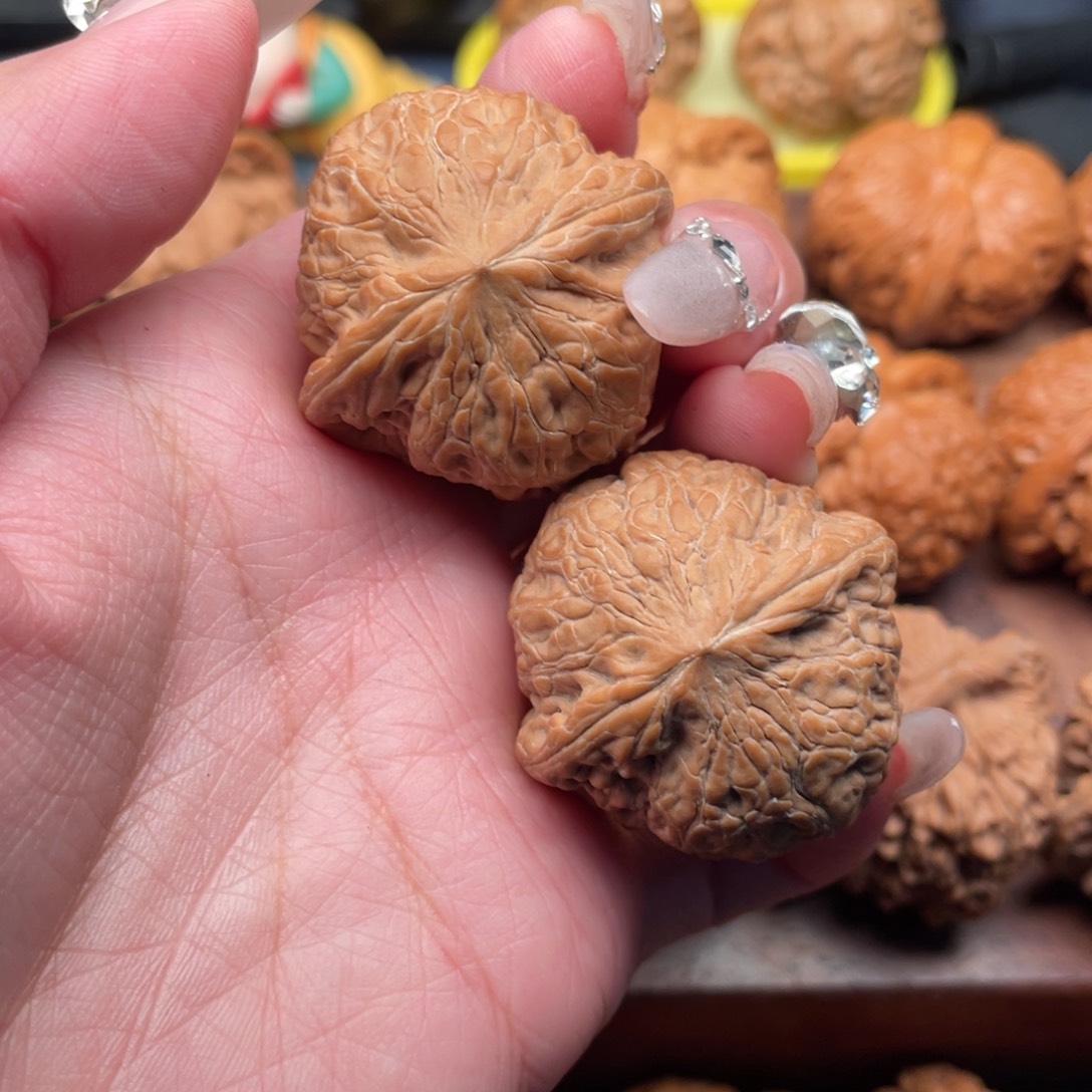文玩核桃吊坠全品，红皮同树铁锤37