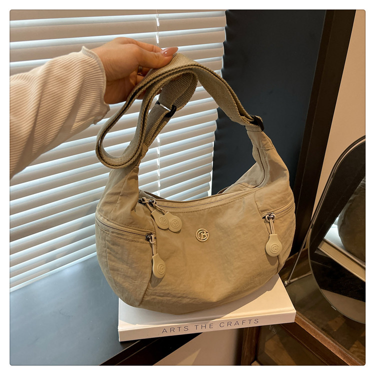 男女同款饺子包方形文艺腋下包斜挎包日系风ins肩包单肩简约风