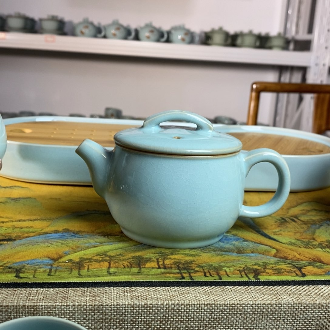 【闪购商品】天青汉瓦壶微微瑕。。。。。。