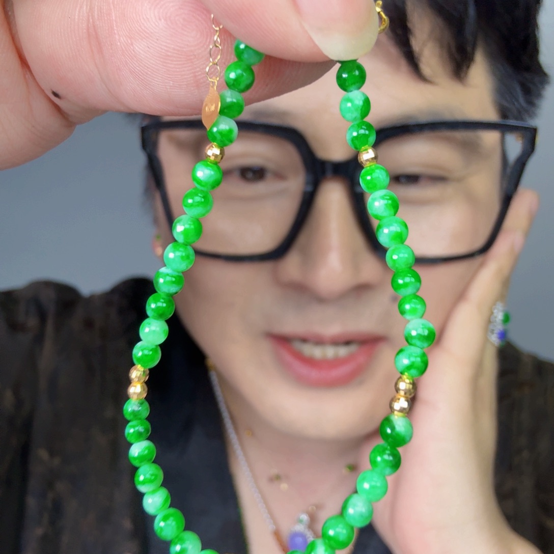 翡翠18K金镶嵌颈饰一件