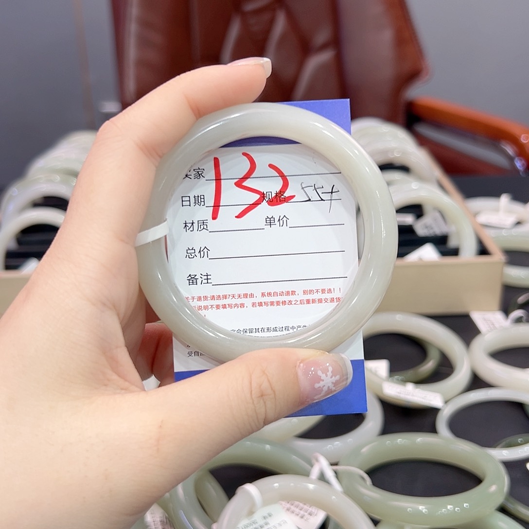 和田玉手镯未镶嵌