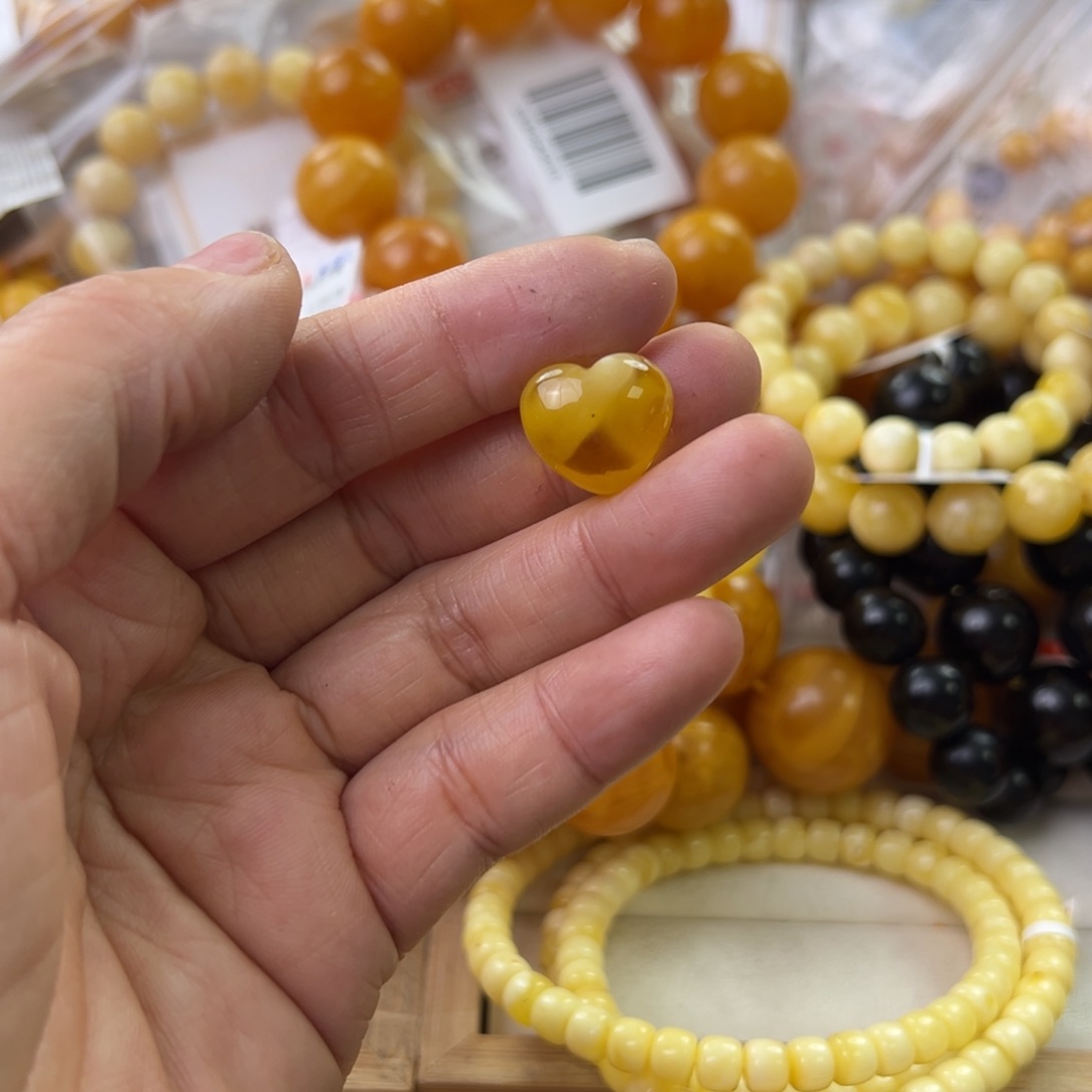 琥珀珠宝奇石未镶嵌