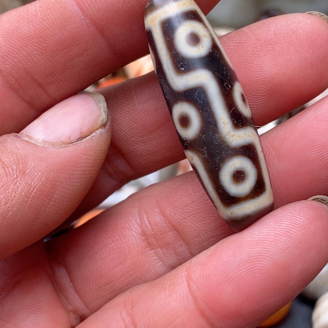 DIY琉璃珠子的颜色是蓝色的吗