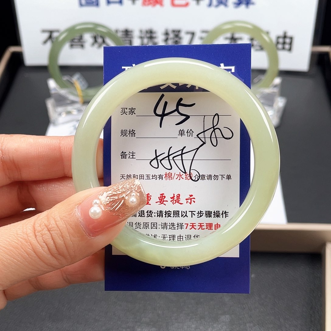 和田玉手镯未镶嵌