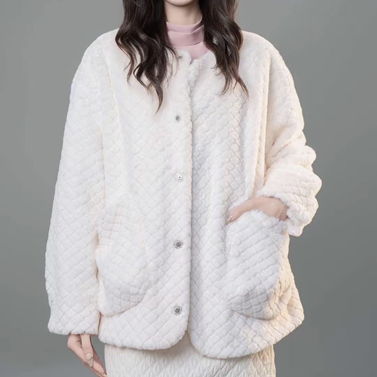 AMASS/阿玛施秋冬热力感穿搭保暖菱纹女装圆领毛绒外套5400830