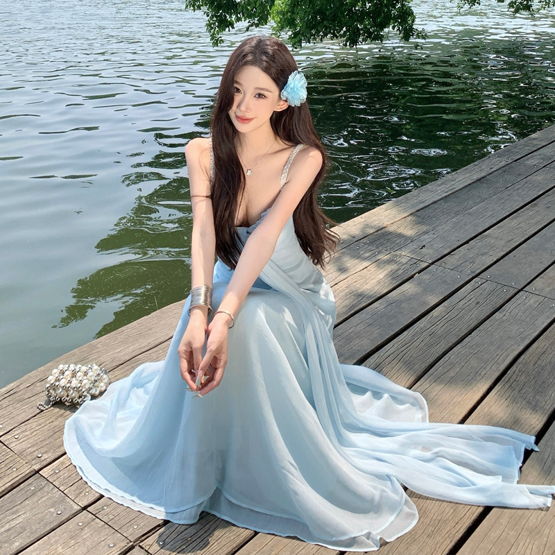连衣裙挂脖氛围感衣服纯欲裙子飘带蓝色吊带长裙海边场合礼服裙