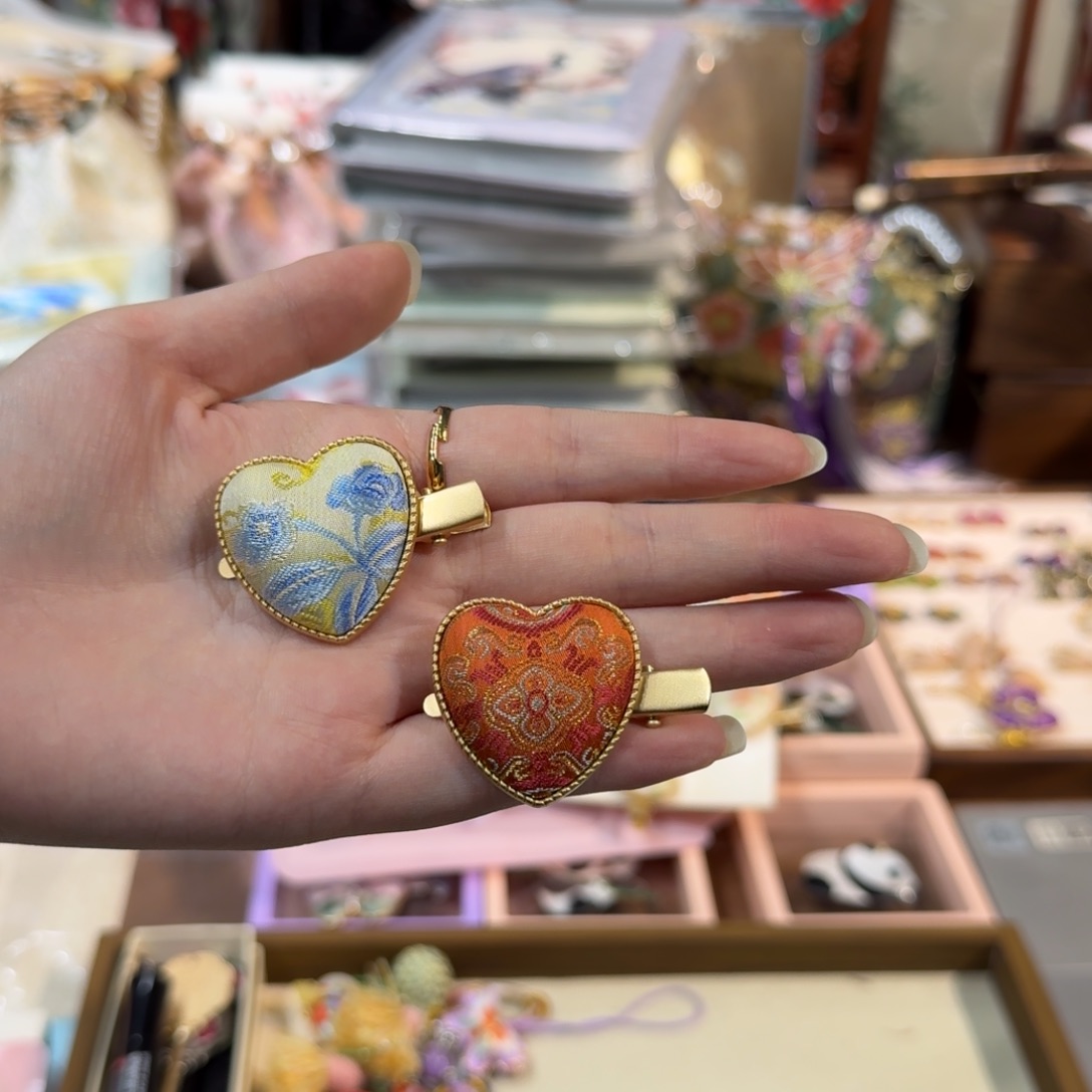 刺绣爱****~纯手工工艺品