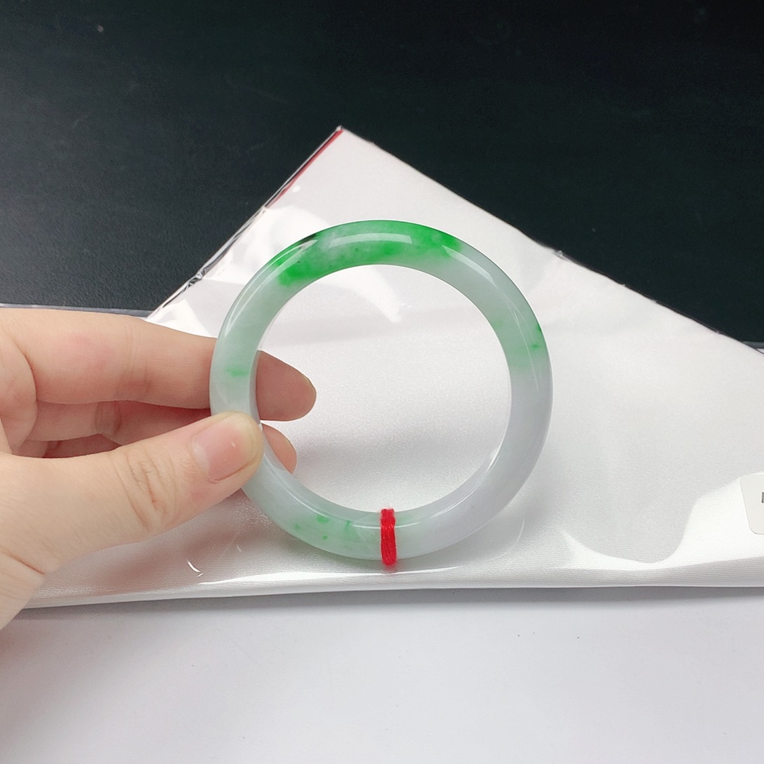 翡翠手镯未镶嵌翡翠331