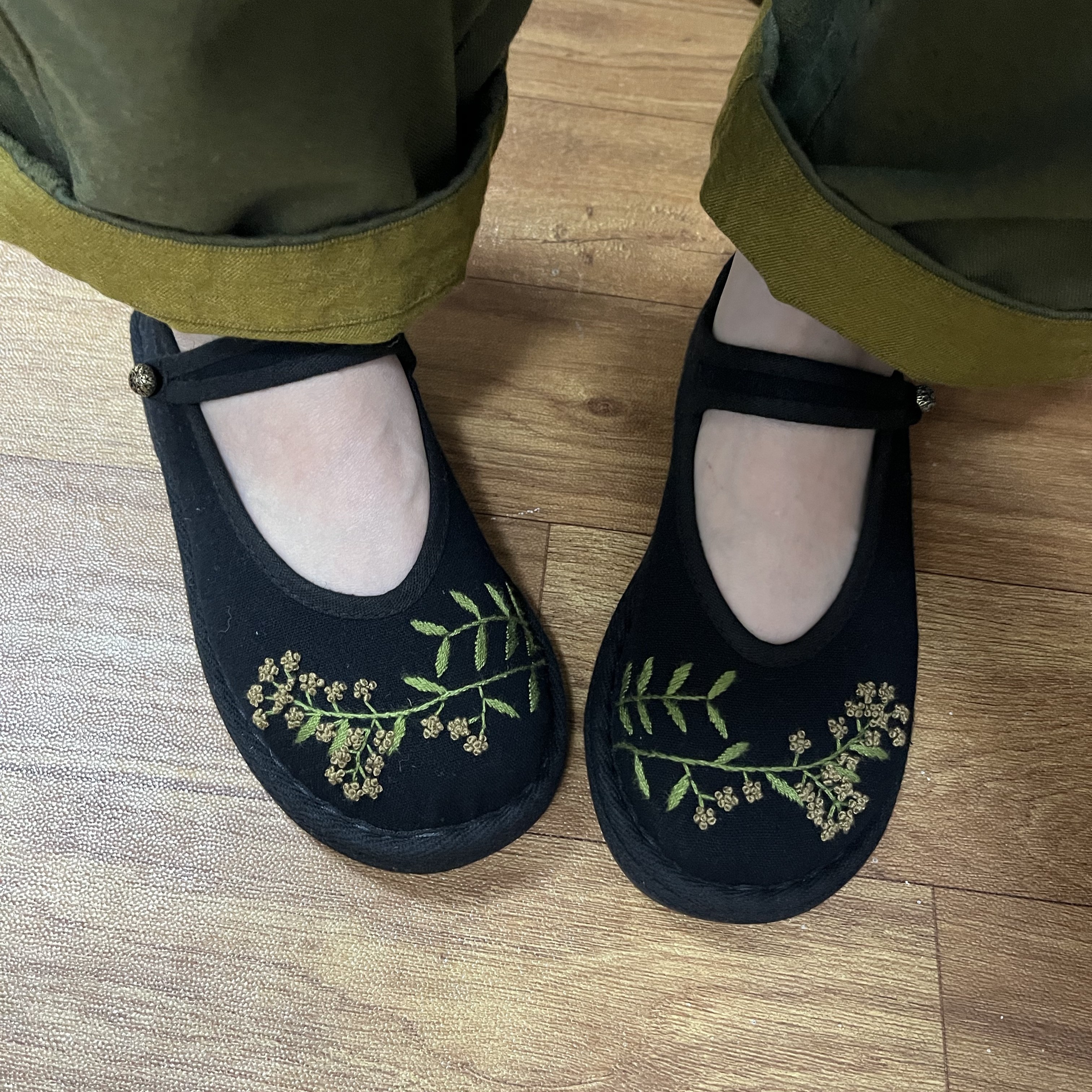 布鞋女手工刺绣古风纯手工单鞋民族风国风绣花鞋软底老北京布鞋