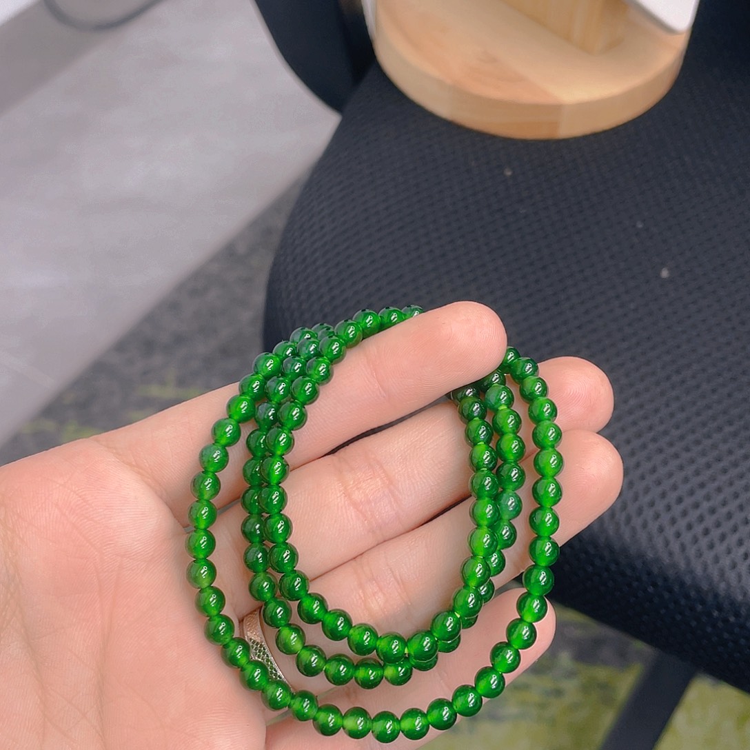 翡翠未镶嵌项链      