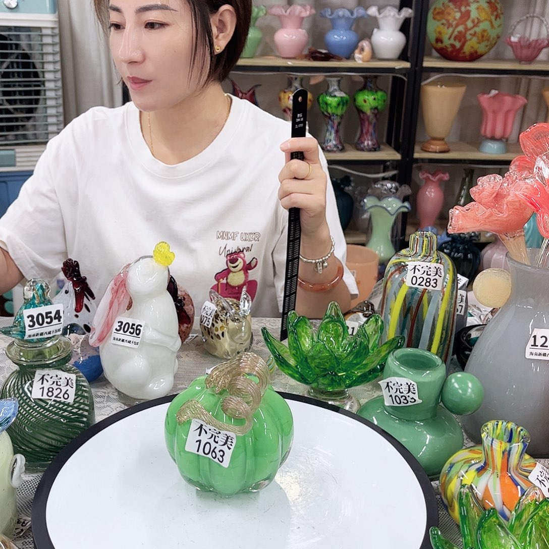 1063 家悦琉璃花瓶摆件不完美