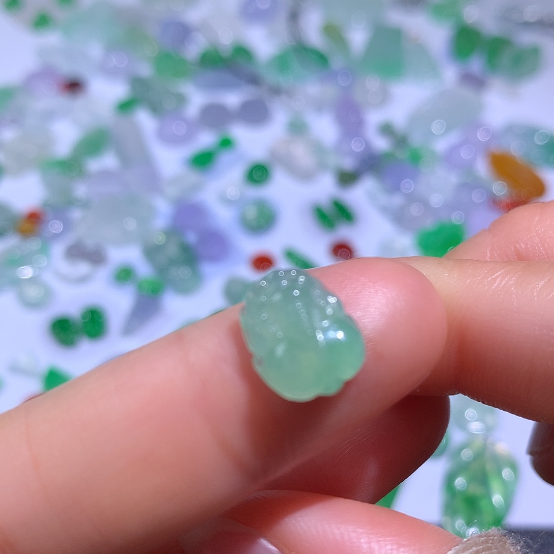 翡翠颈饰未镶嵌皮休