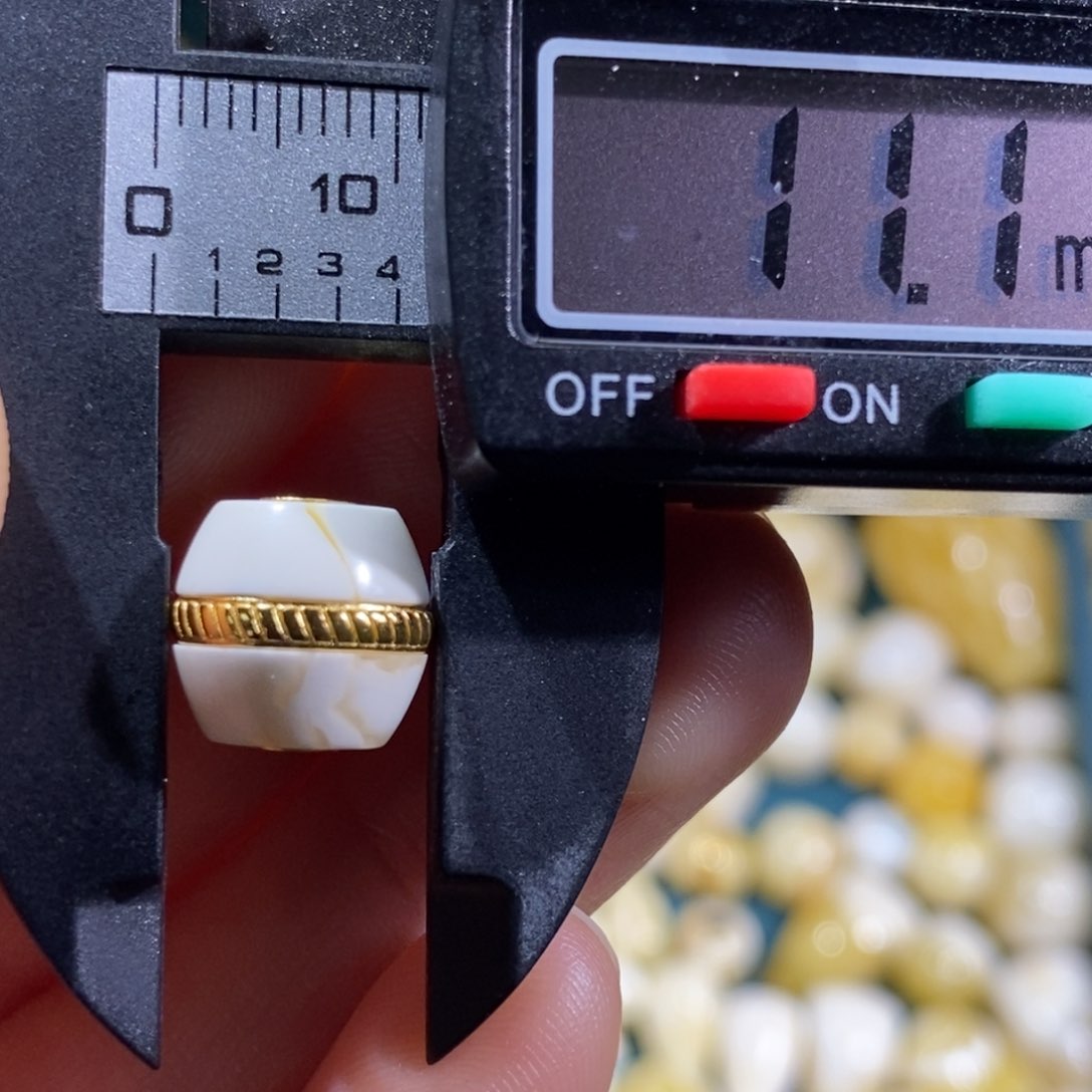 蜜蜡裸石未镶嵌配饰