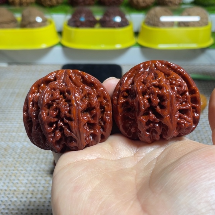 桃核把件大粗筋。   