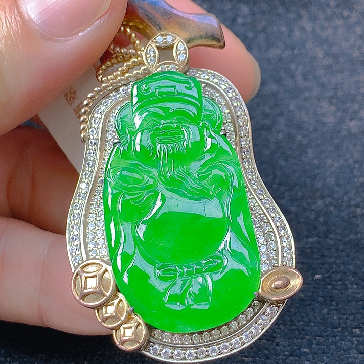 颈饰18K金镶嵌翡翠