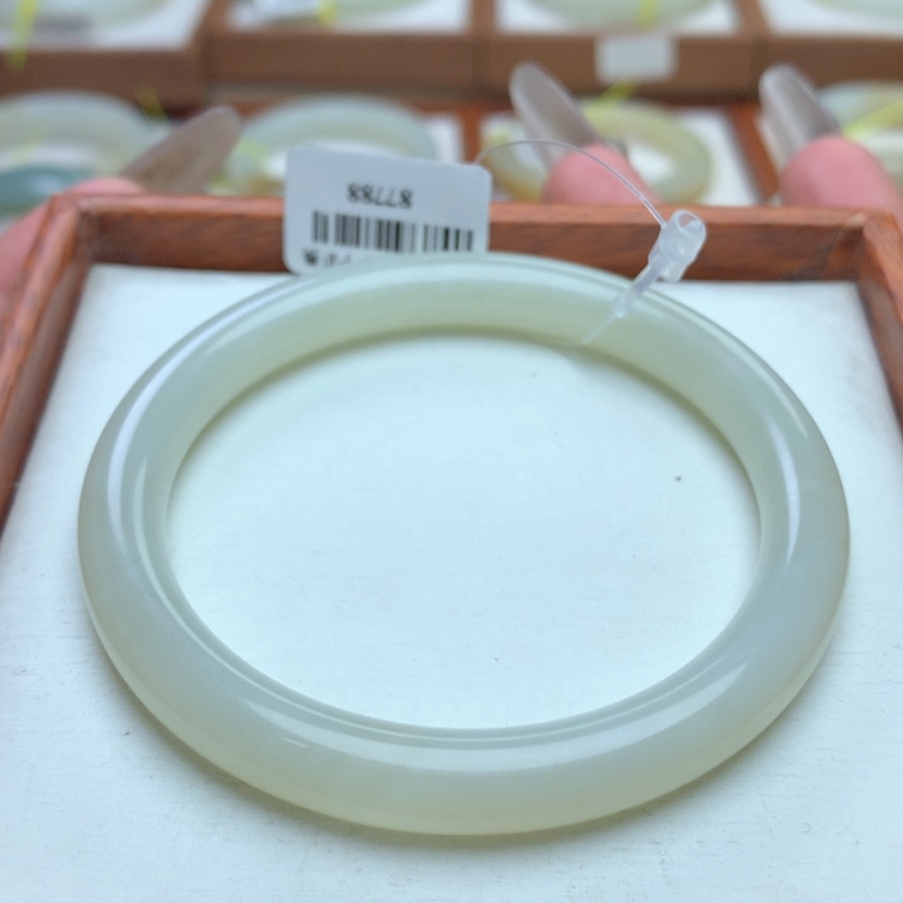 【闪购商品】和田玉手镯未镶嵌5556