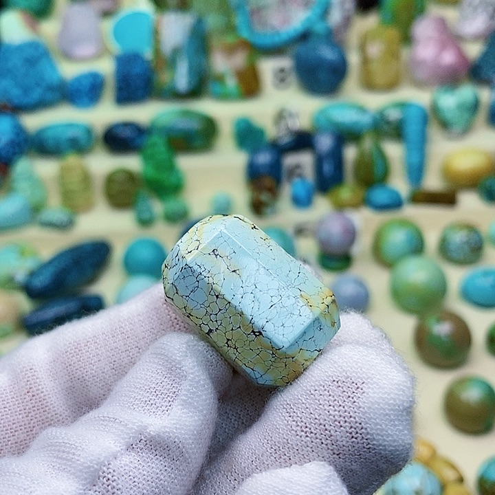 绿松石配饰未镶嵌