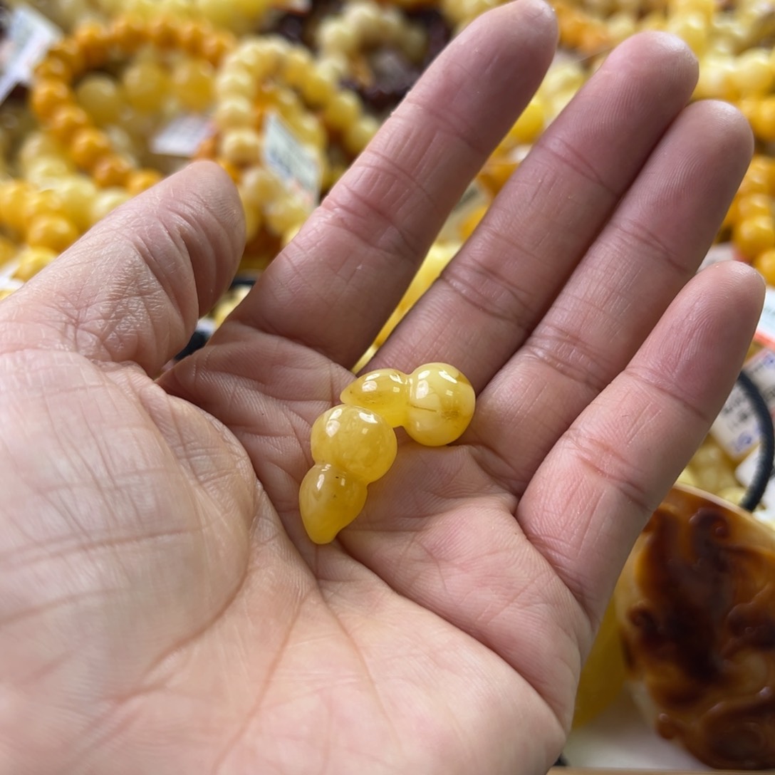 琥珀珠宝奇石未镶嵌