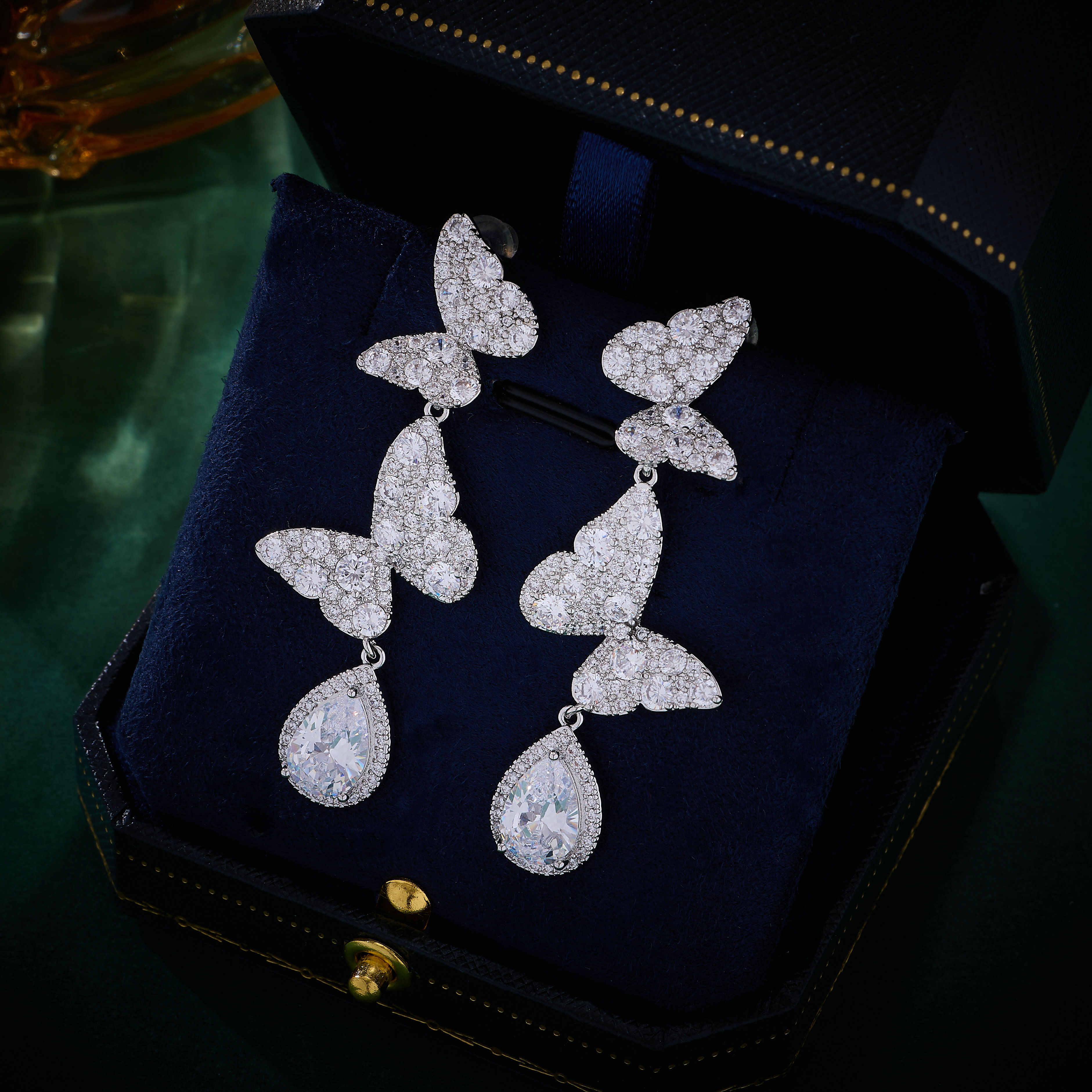 铜合金锆石耳饰 时尚奢华满钻蝴蝶水滴流苏百搭耳环轻奢优雅