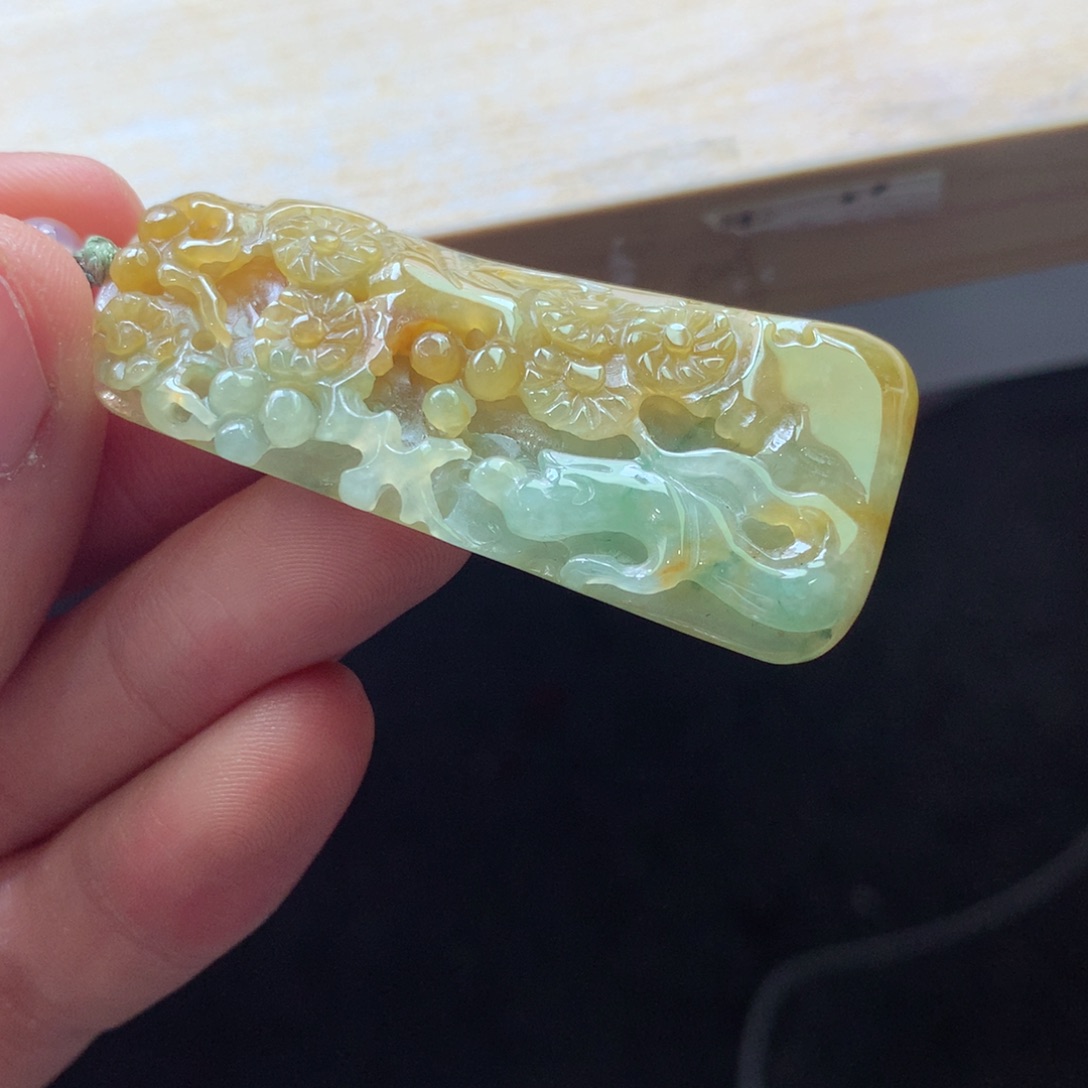 翡翠颈饰未镶嵌吊坠