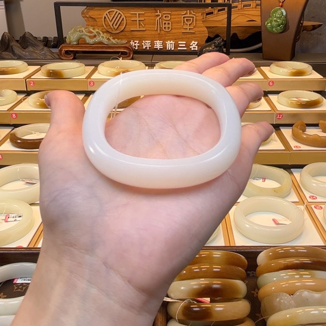 油****未镶嵌手镯和田玉16