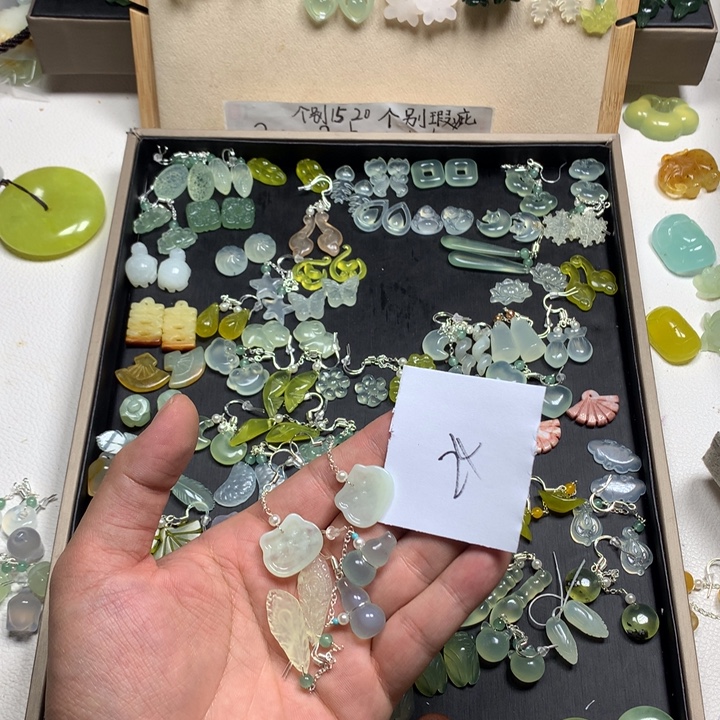 小***多蛇纹石玉合金耳钉