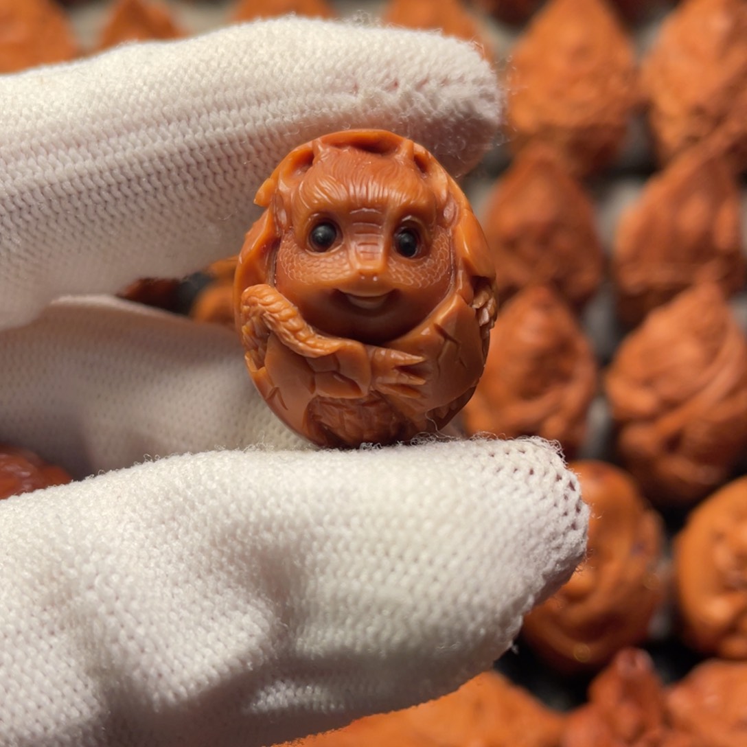 橄榄核吊坠龙宝宝