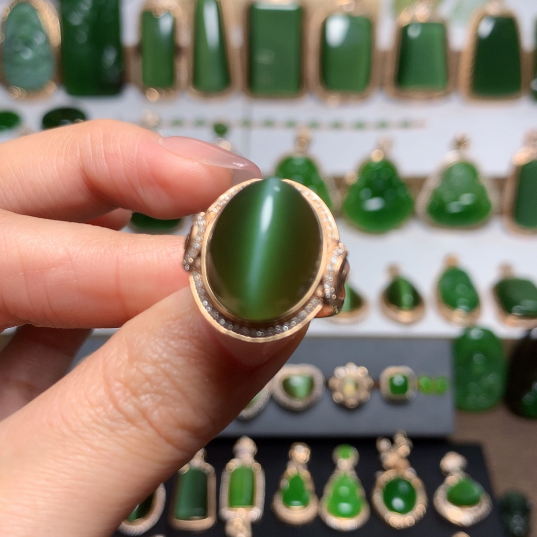 和田玉（碧玉）戒指18K金镶嵌