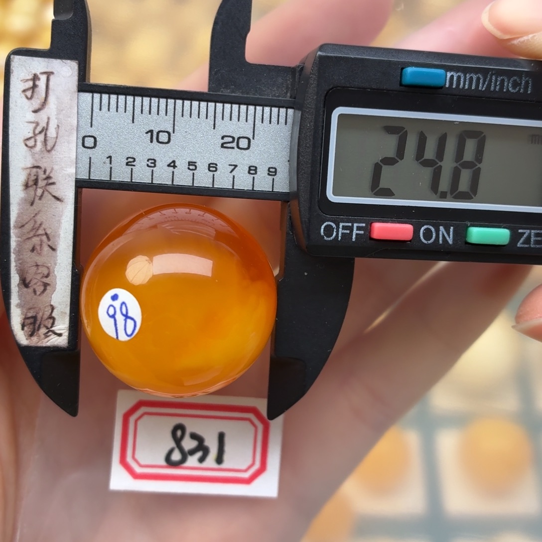 蜜蜡未镶嵌裸石微瑕