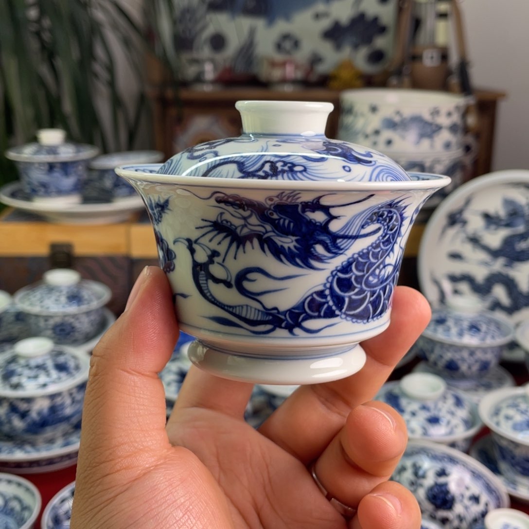 元青花铠甲龙盖碗微瑕