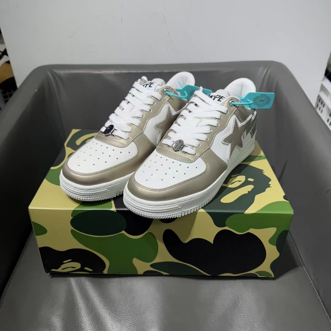 全新未使用 BAPE 全新43码  Bapesta白棕漆皮  休闲鞋