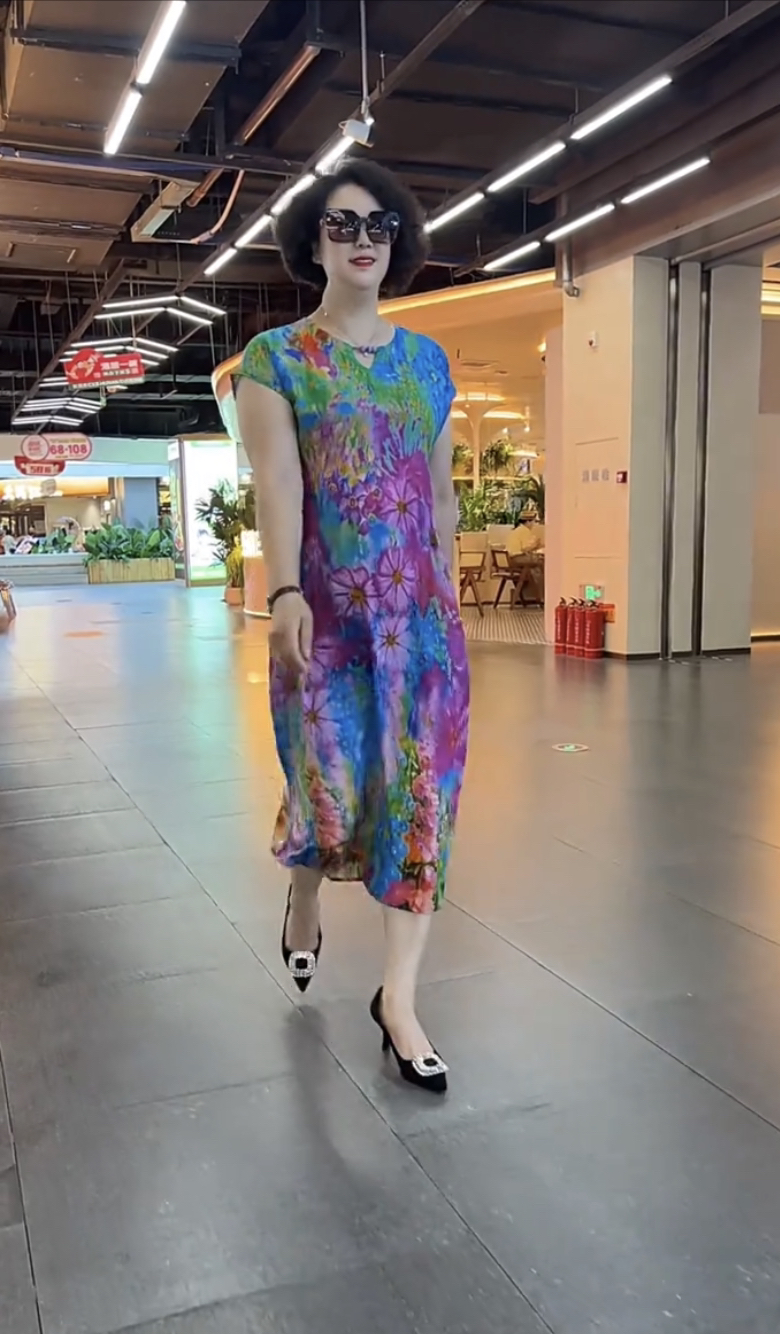 828夏季新款时尚宽松大码妈妈连衣裙减龄洋气花色中长款