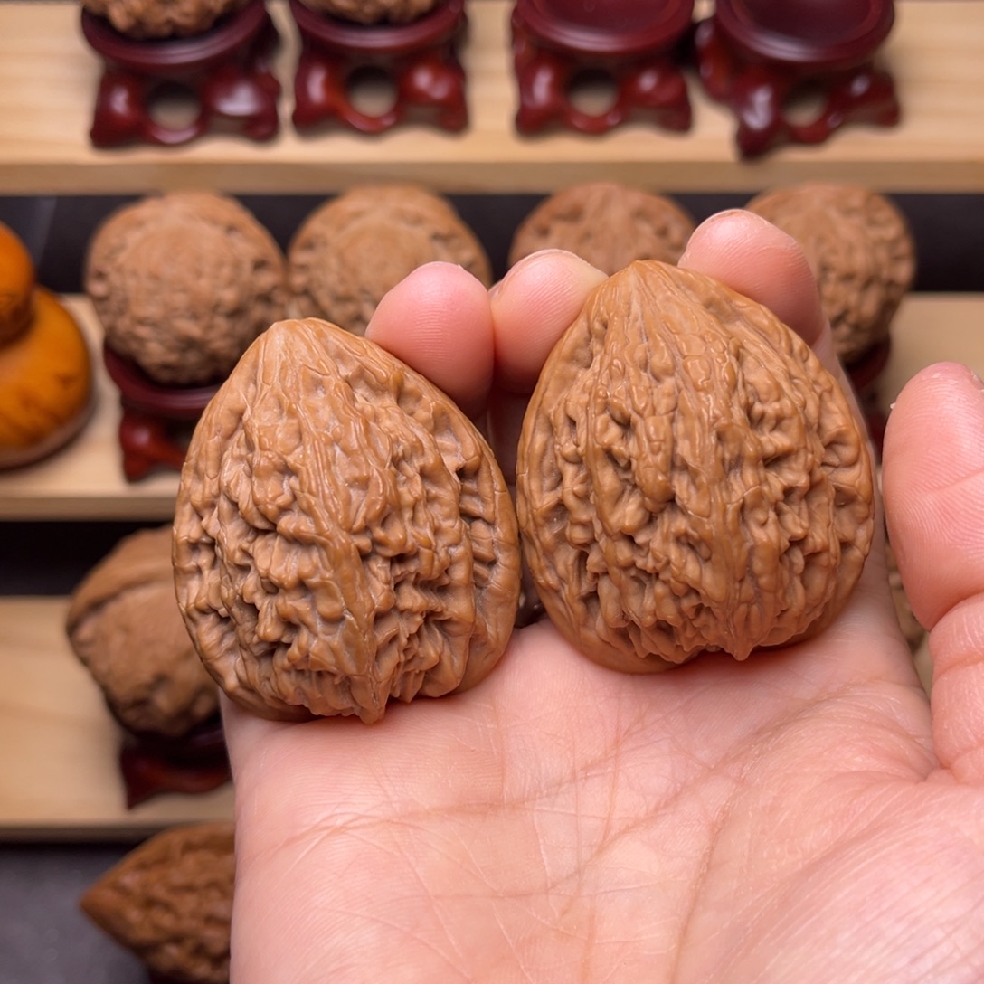 文玩核桃吊坠虎头王