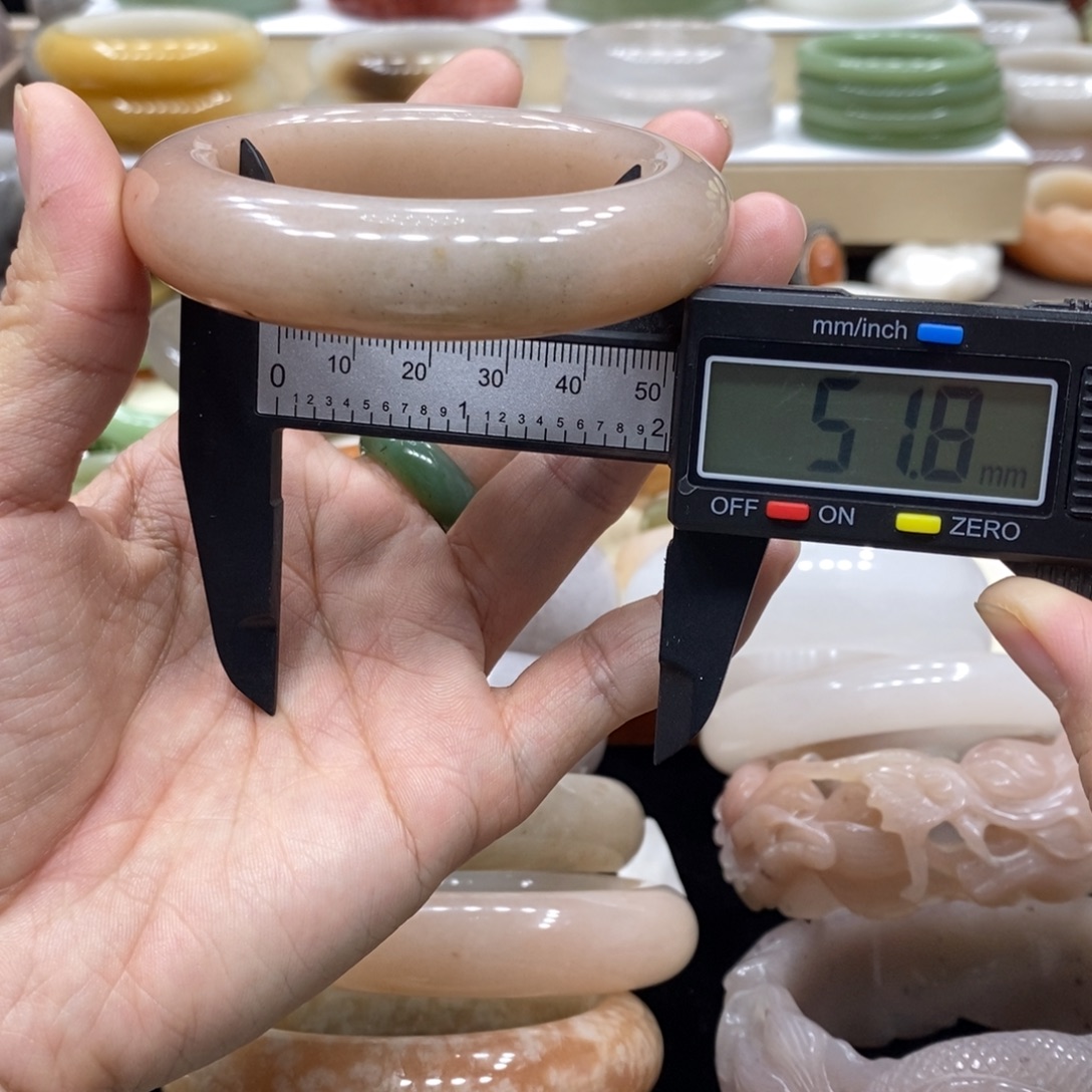 石英岩玉未镶嵌珠宝半成品