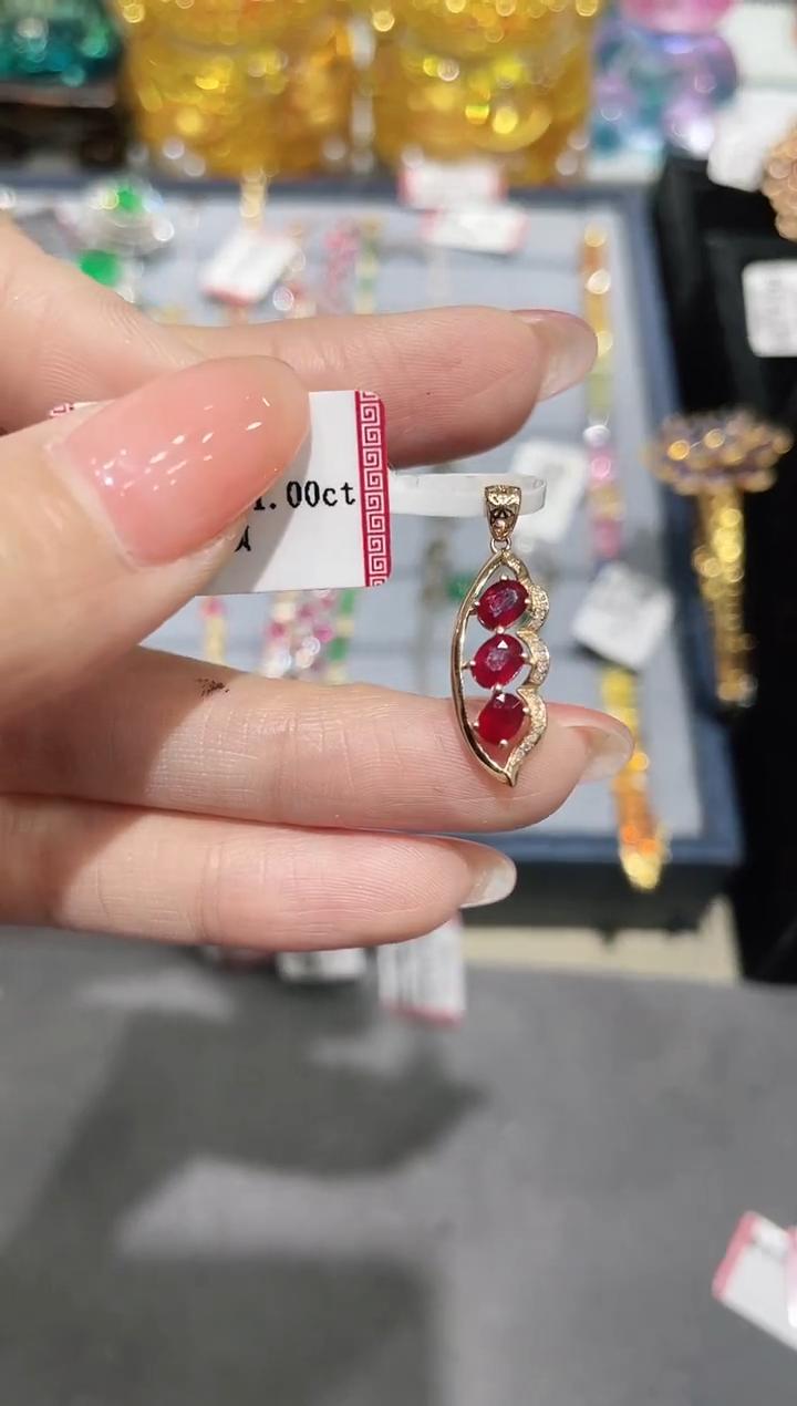 18K金镶嵌天然红宝石吊坠