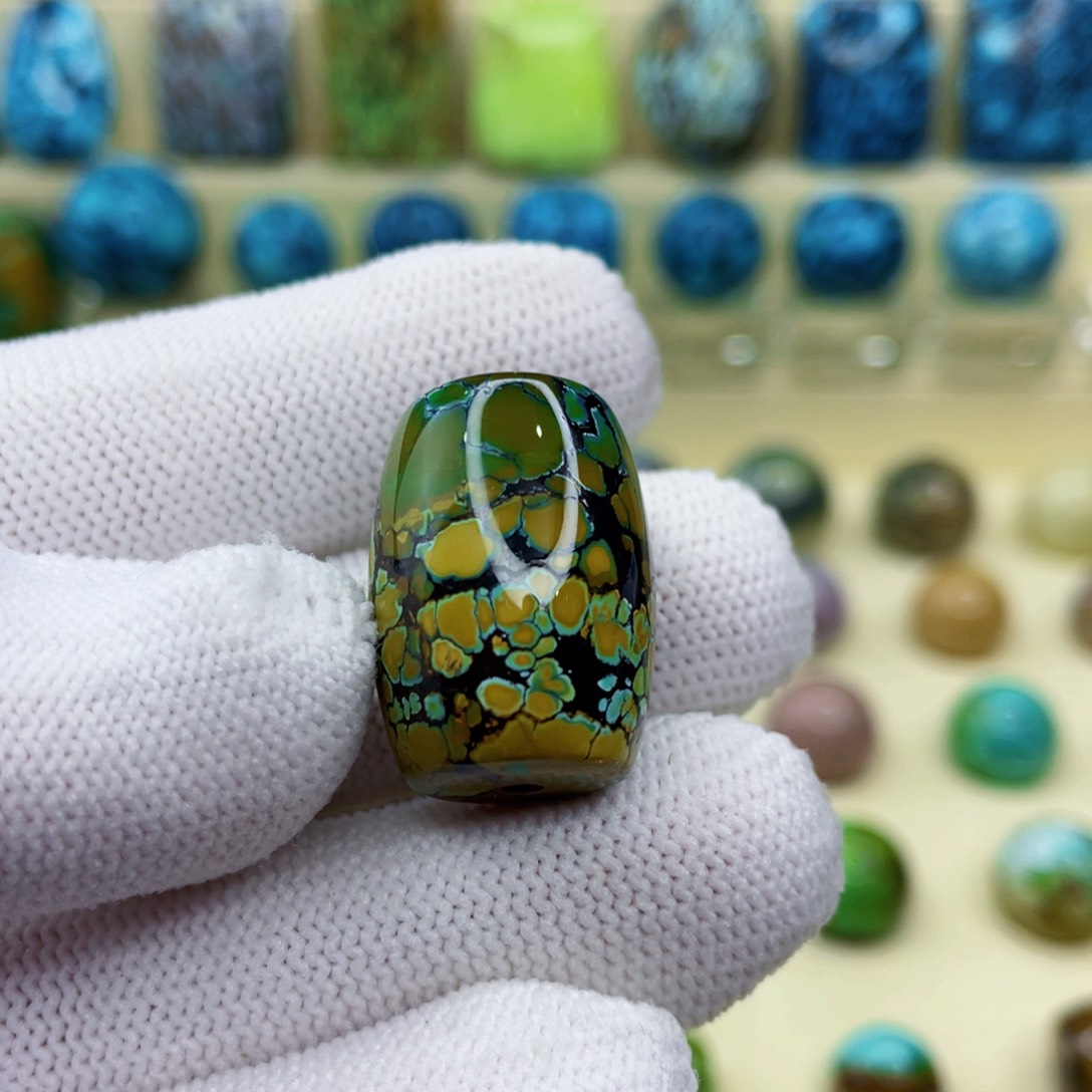 未镶嵌绿松石颈饰