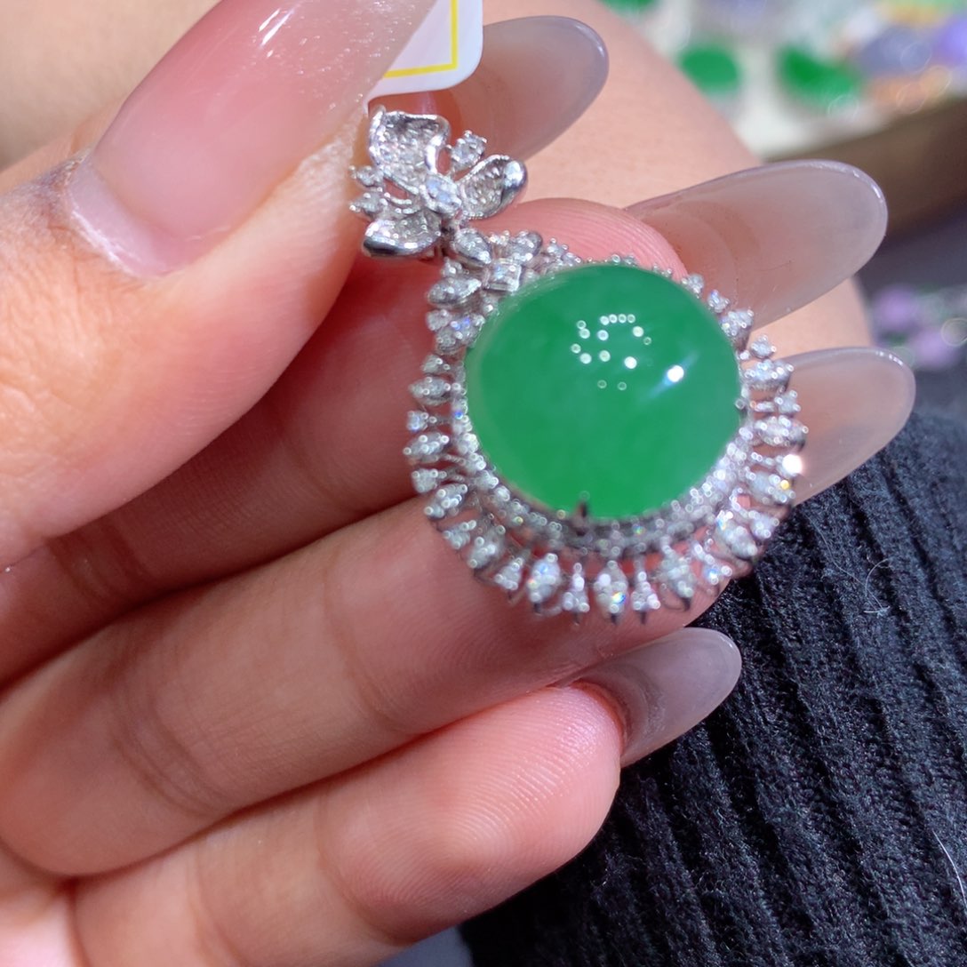 翡翠吊坠(赠链)18K金镶嵌