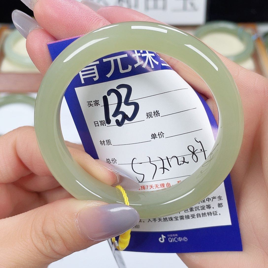 和田玉手镯未镶嵌