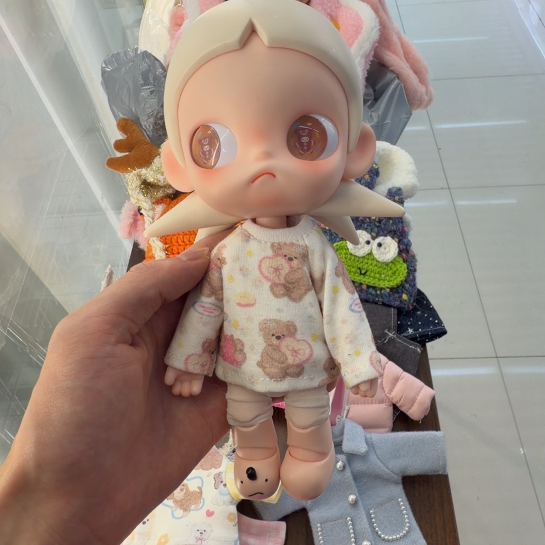 玩偶服饰浅色小熊