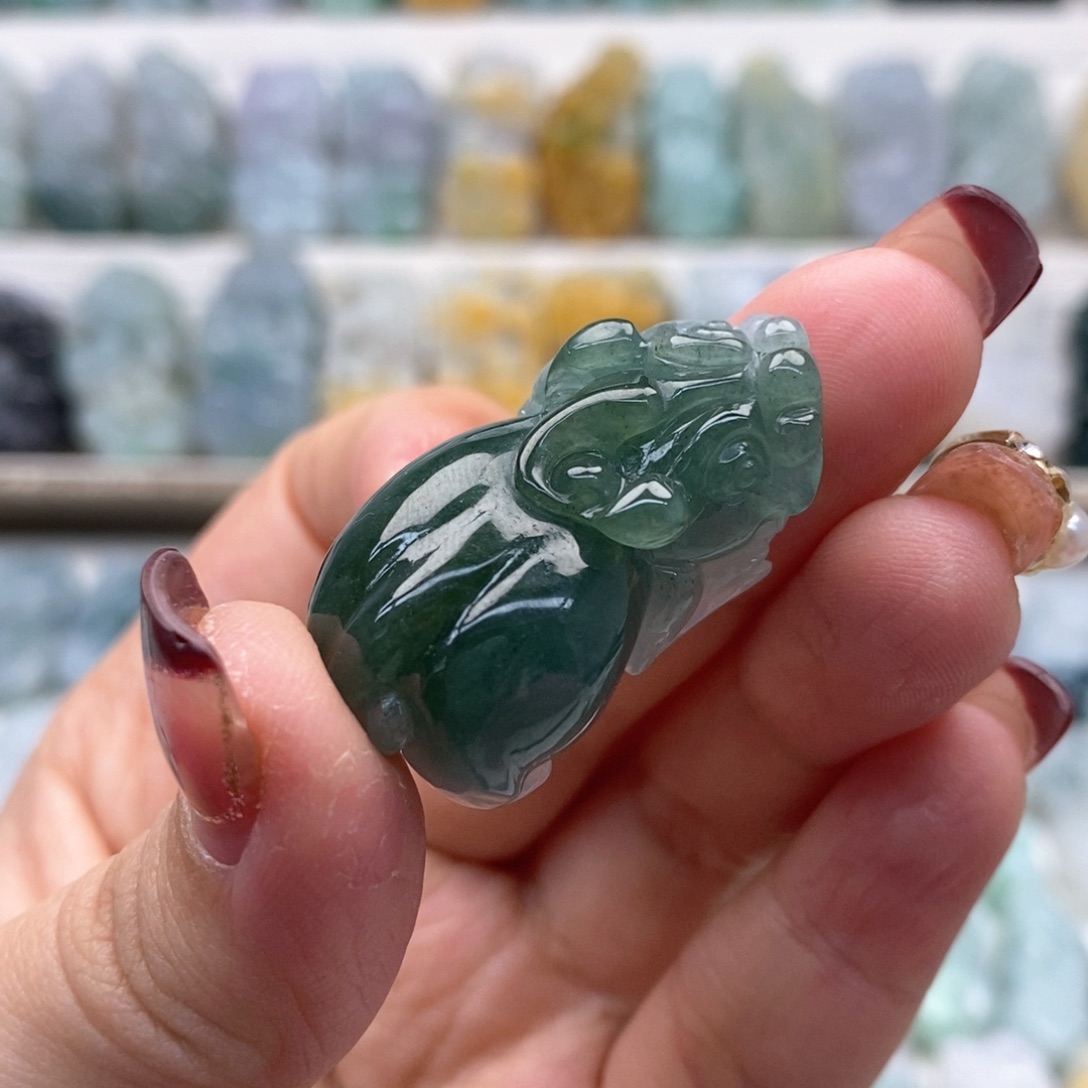 翡翠吊坠(赠链)未镶嵌