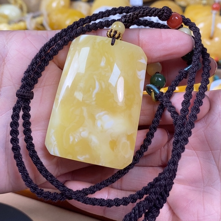 琥珀颈饰未镶嵌无事牌