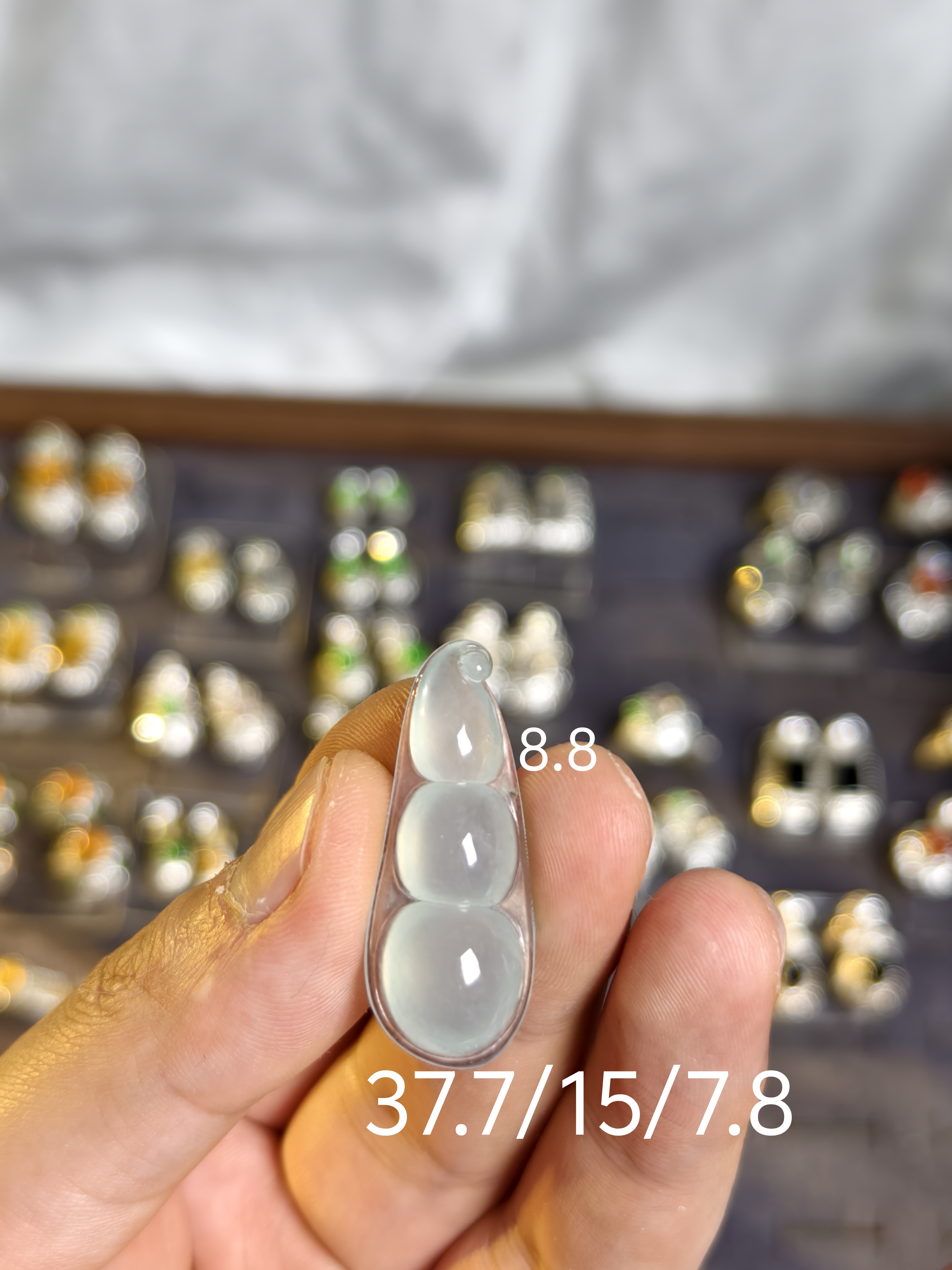 冰种翡翠连中三元福豆厚度饱满形体较好未镶嵌晴蓝翡翠吊坠