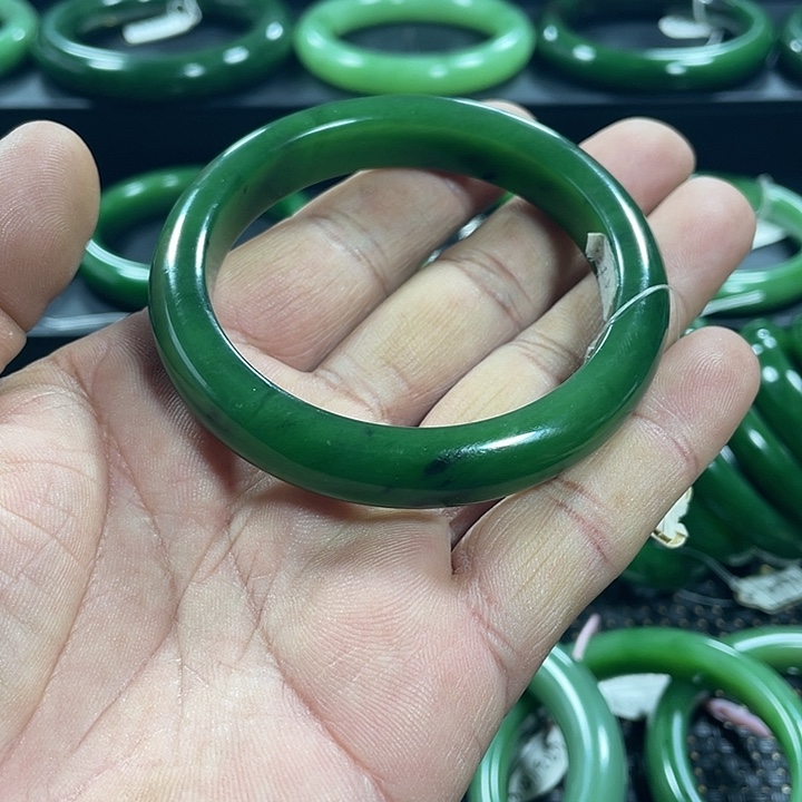 和田玉（碧玉）未镶嵌手镯
