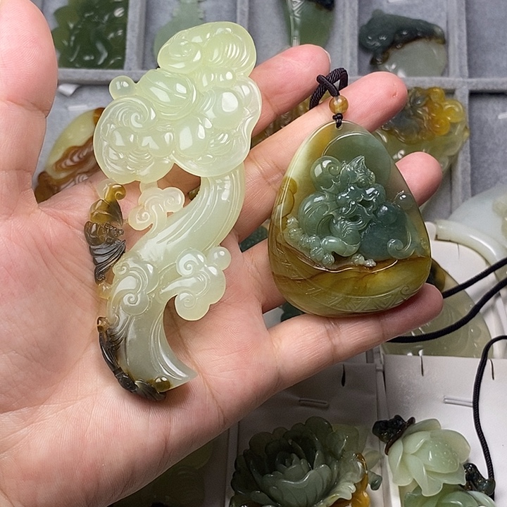 个***人未镶嵌蛇纹石玉吊坠(不含链)