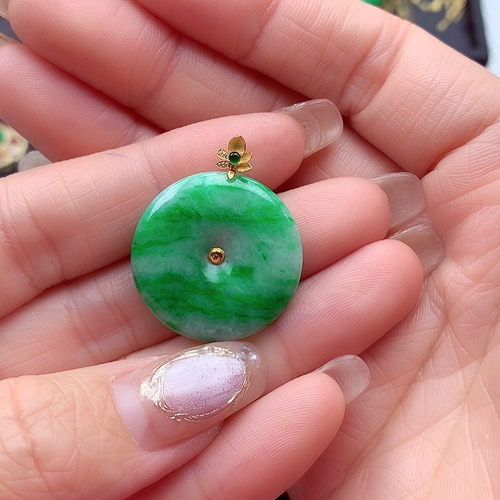 翡翠颈饰18K金镶嵌翡翠