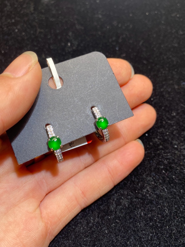 （危料专卖）天然翡翠A货 蛋面耳包